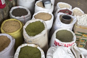 Erbsen und Linsen auf dem Markt von Hpa An