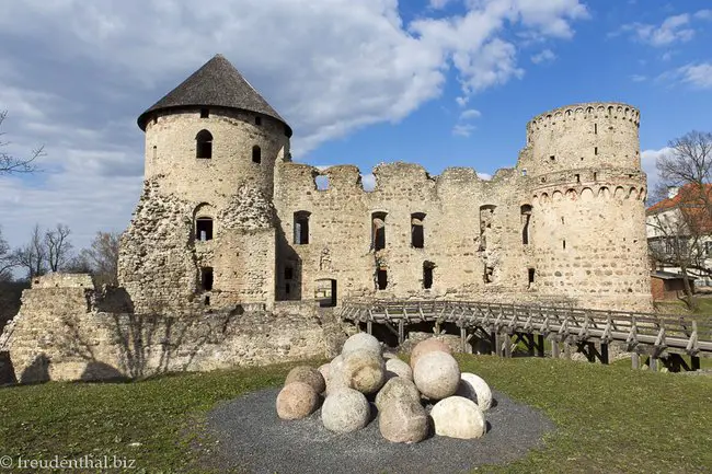 die Ruine der Ordensburg in Cesis