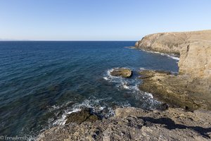 Felsküste zwischen Hotels und Papagayo-Strände