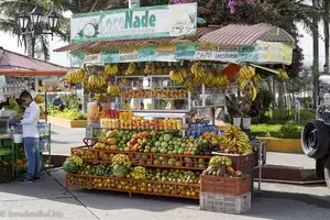 Obststand auf dem Dorfplatz von Salento.