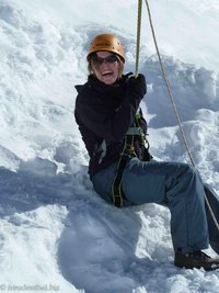 Alpenpinguin Annette landet im Schnee