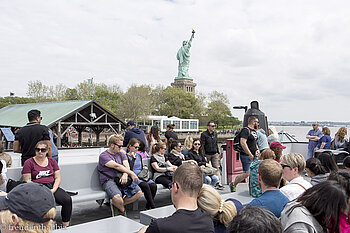 auf der Fähre zwischen Liberty Island und Ellis Island