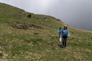 Rita und Anne auf dem Weg zum Varful cu Dor