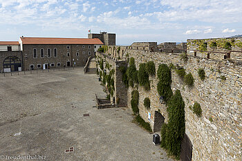 Innenhof beim Kastell San Giusto in Triest