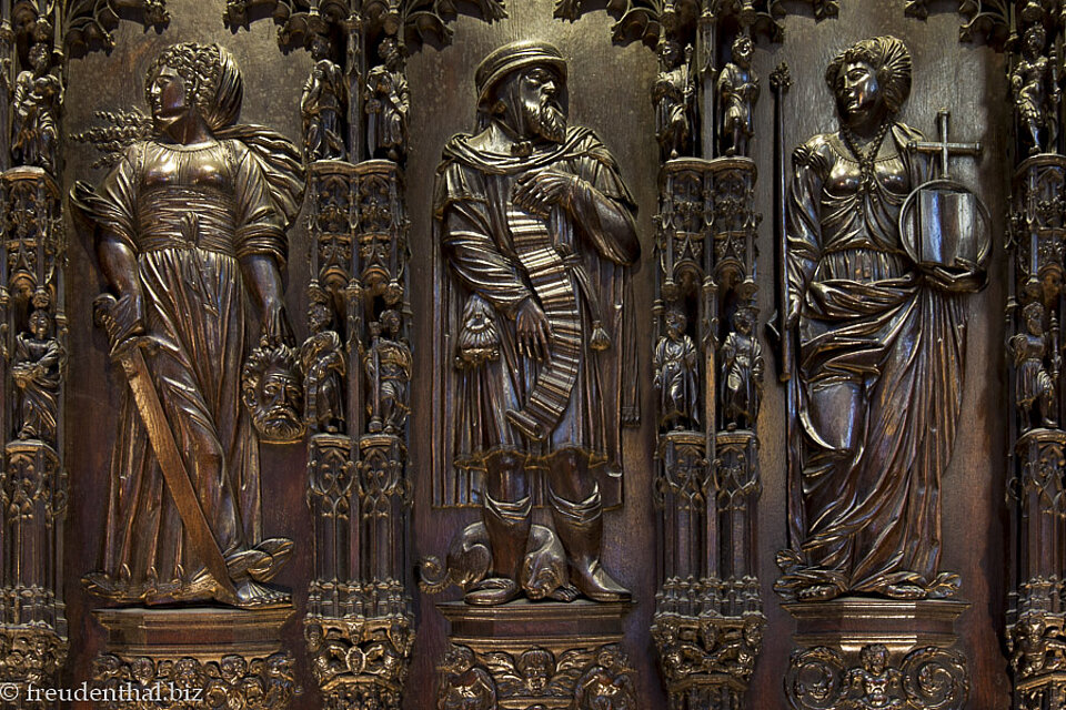 die Judit mit dem Haupt des Holofernes, Tobias mit Hund und die Klugheit in der Kathedrale von Auch