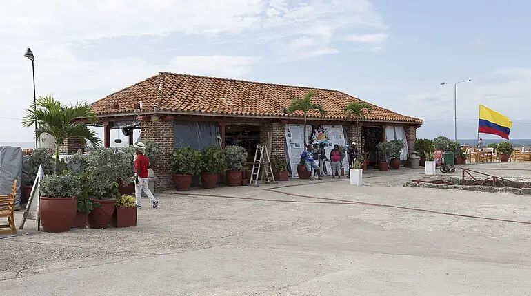 Das Café del Mar auf der Stadtmauer von Cartagena.