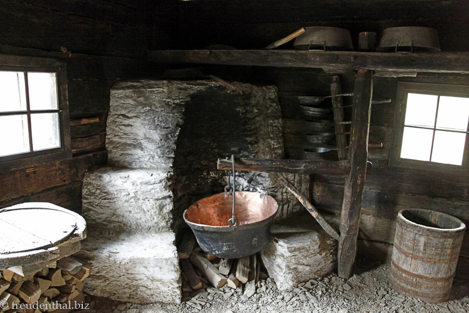 Blick in eine historische Küche im Freilichtmuseum von Salzburg