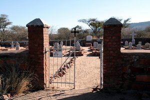 Eingang zum Friedhof