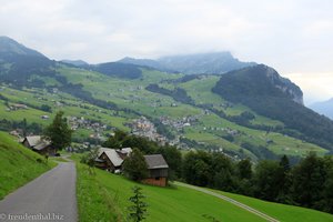 Blick über Amden zum Leistchamm