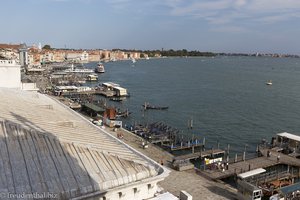 Aussicht aus dem Dogenpalast auf die Lagune von Venedig.