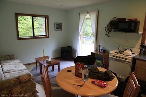 der Ess- und Wohnbereich vom Cottage - Hidden Cove Lodge