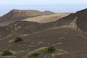 dunkle Lavahalde an der Ponta dos Capelinhos