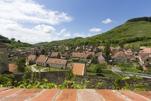 Blick über die Dächer des Dorfes Biertan in Siebenbürgen