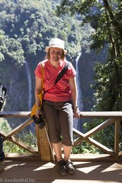 Anne beim Tad-Fane-Wasserfall in Laos