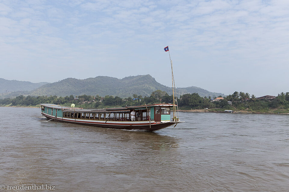 eines der Slow Boats auf dem Mekong in Laos