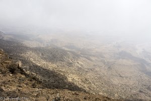 Aussicht mit Nebel beim Aussichtspunkt Jabal Samhan