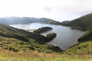 Blick vom Aussichtspunkt auf den Lagoa do Fogo