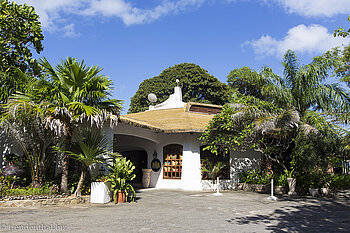 Hauptgebäude vom Sunset Beach Hotel auf Mahé