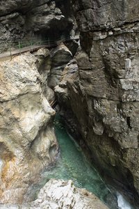 Wanderweg in der Steilwand der Breitachklamm