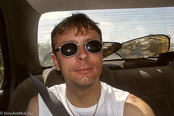Lars im Cambodian-Amok-Taxi