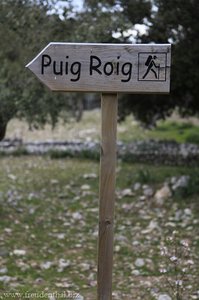 Wegweiser zum Puig Roig (bitte dran halten)