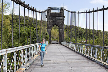 Anne auf der Pont Suspendu auf La Réunion