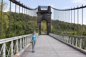 Anne auf der Pont Suspendu auf La Réunion