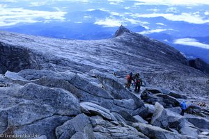 Ausblick über das letzte Wegstück zum höchsten Gipfel des Kinabalu