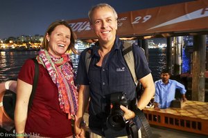 Glücklich und müde - Anne und Lars am Ende der Dubai-Tour