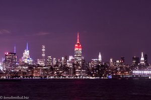 nächtliche Skyline von Manhattan