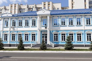 blaues Gebäude in Tiraspol, der Hauptstadt von Transnistrien