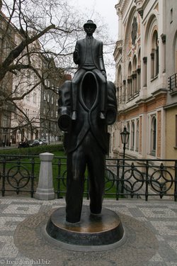 Kafka-Denkmal im Jüdischen Viertel von Prag