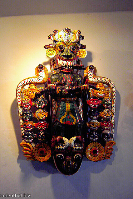 Maske aus dem Mask-Museum
