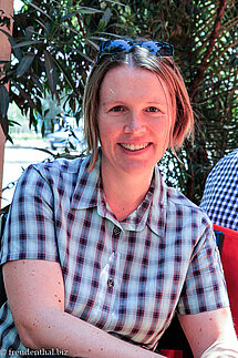 Anne im Straßencafé von Addis Abeba