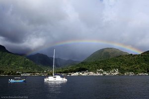 Regenbogen über Soufriere, St. Lucia