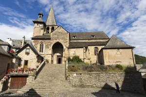 die Kirche von Estaing in den Midi-Pyrenäen