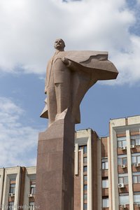 die Lenin-Statue vor dem Regierungsgebäude von Tiraspol