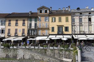 Wunderschöne Hausfassaden an der Uferstraße von Cannobio