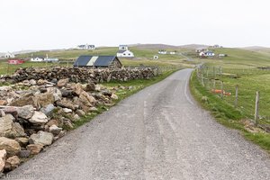 Straße nach Bridge End auf der Halbinsel Burra