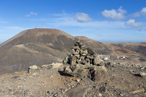 Steinpyramide auf dem Pico de la Aceituna