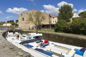 die Schleuse von Trebes am Canal du Midi