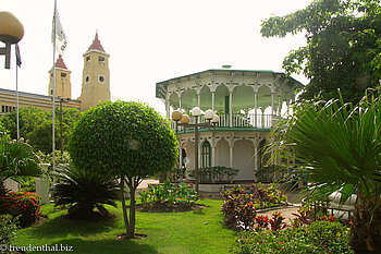 Parkanalge nahe dem Bernsteinmuseum von Puerto Plata