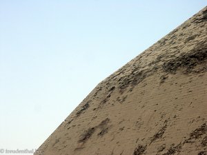 Hier ist der Knick der berühmten Pyramide von Dahschur