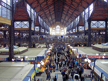 Blick über die Zentrale Markthalle Budapests