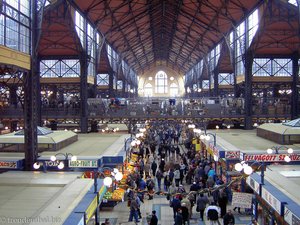 Blick über die Zentrale Markthalle Budapests