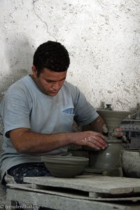 Tajineherstellung in der Keramikfabrik von Fès