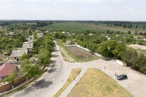 Aussicht vom Glockenturm auf den Parkplatz von Noul Neamt