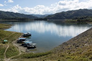 Ausflugsboote beim Embalse Hanabanilla