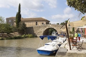 schmalste Brücke über den Canal du Midi in Le Somail