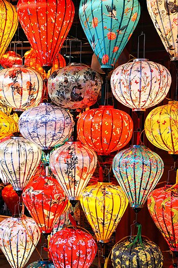 bunte Laternen im UNESCO-Welterbe Hội An in Vietnam